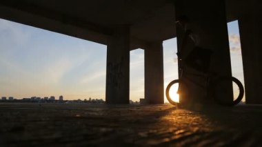 Trugh güneş mi bir bmx sürücüsü