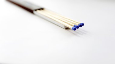 Mavi kibrit kutusunda