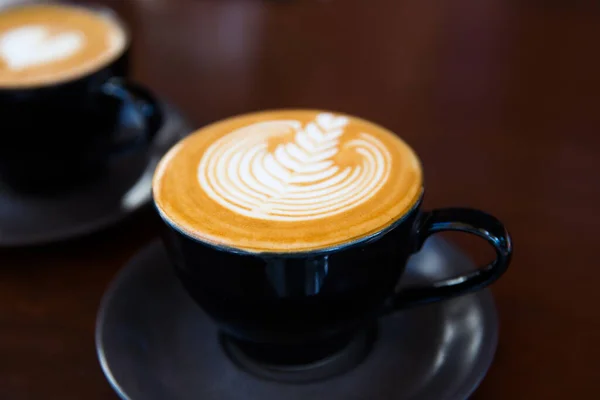 Coupe Cappuccino Chaud Sur Fond Bureau Bois Petit Déjeuner Fermé — Photo