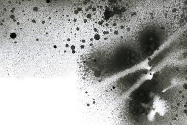 Soyut grafiti arkaplanı. Hava fırçası efektli duvar kâğıdı. Beyaz kağıda siyah akrilik boya dokusu. Dağınık çamur sanatı. Makro sprey boya. El yapımı grunge arka plan