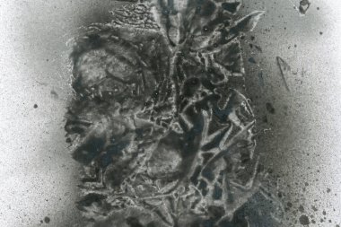 Soyut grafiti arkaplanı. Hava fırçası efektli duvar kâğıdı. Beyaz kağıda siyah akrilik boya dokusu. Dağınık çamur sanatı. Makro sprey boya. El yapımı grunge arka plan