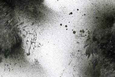 Soyut grafiti arkaplanı. Hava fırçası efektli duvar kâğıdı. Beyaz kağıda siyah akrilik boya dokusu. Dağınık çamur sanatı. Makro sprey boya. El yapımı grunge arka plan