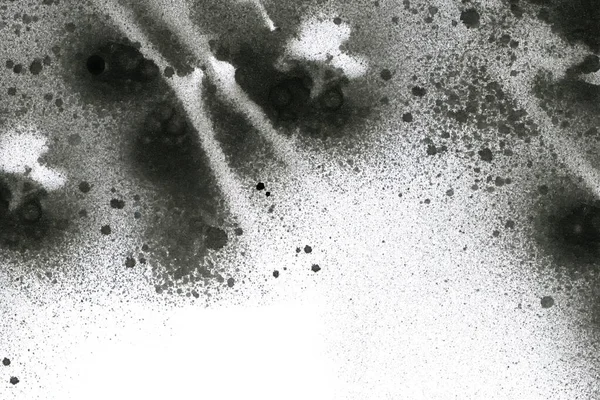 Soyut grafiti arkaplanı. Hava fırçası efektli duvar kâğıdı. Beyaz kağıda siyah akrilik boya dokusu. Dağınık çamur sanatı. Makro sprey boya. El yapımı grunge arka plan
