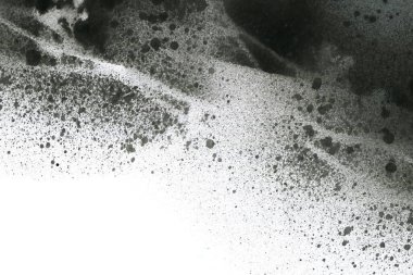 Soyut grafiti arkaplanı. Hava fırçası efektli duvar kâğıdı. Beyaz kağıda siyah akrilik boya dokusu. Dağınık çamur sanatı. Makro sprey boya. El yapımı grunge arka plan