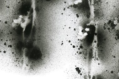 Soyut grafiti arkaplanı. Hava fırçası efektli duvar kâğıdı. Beyaz kağıda siyah akrilik boya dokusu. Dağınık çamur sanatı. Makro sprey boya. El yapımı grunge arka plan