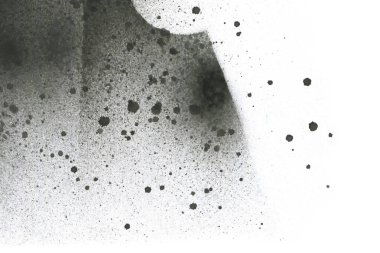 Soyut grafiti arkaplanı. Hava fırçası efektli duvar kâğıdı. Beyaz kağıda siyah akrilik boya dokusu. Dağınık çamur sanatı. Makro sprey boya. El yapımı grunge arka plan