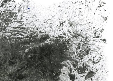 Soyut grafiti arkaplanı. Hava fırçası efektli duvar kâğıdı. Beyaz kağıda siyah akrilik boya dokusu. Dağınık çamur sanatı. Makro sprey boya. El yapımı grunge arka plan