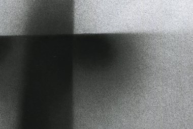 Soyut grafiti arkaplanı. Hava fırçası efektli duvar kâğıdı. Beyaz kağıda siyah akrilik boya dokusu. Dağınık çamur sanatı. Makro sprey boya. El yapımı grunge arka plan