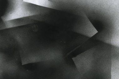 Soyut grafiti arkaplanı. Hava fırçası efektli duvar kâğıdı. Beyaz kağıda siyah akrilik boya dokusu. Dağınık çamur sanatı. Makro sprey boya. El yapımı grunge arka plan