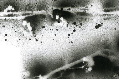 Soyut grafiti arkaplanı. Hava fırçası efektli duvar kâğıdı. Beyaz kağıda siyah akrilik boya dokusu. Dağınık çamur sanatı. Makro sprey boya. El yapımı grunge arka plan