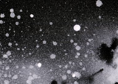 Soyut grafiti arkaplanı. Hava fırçası efektli duvar kâğıdı. Beyaz kağıda siyah akrilik boya dokusu. Dağınık çamur sanatı. Makro sprey boya. El yapımı grunge arka plan