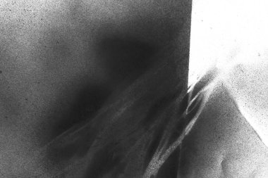 Soyut grafiti arkaplanı. Hava fırçası efektli duvar kâğıdı. Beyaz kağıda siyah akrilik boya dokusu. Dağınık çamur sanatı. Makro sprey boya. El yapımı grunge arka plan