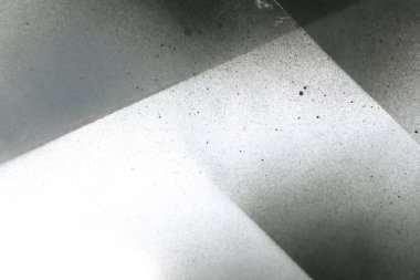 Soyut grafiti arkaplanı. Hava fırçası efektli duvar kâğıdı. Beyaz kağıda siyah akrilik boya dokusu. Dağınık çamur sanatı. Makro sprey boya. El yapımı grunge arka plan