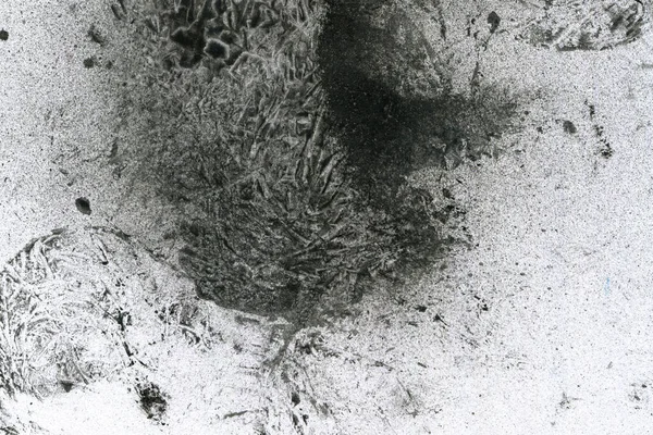 Soyut grafiti arkaplanı. Hava fırçası efektli duvar kâğıdı. Beyaz kağıda siyah akrilik boya dokusu. Dağınık çamur sanatı. Makro sprey boya. El yapımı grunge arka plan