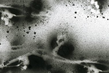 Soyut grafiti arkaplanı. Hava fırçası efektli duvar kâğıdı. Beyaz kağıda siyah akrilik boya dokusu. Dağınık çamur sanatı. Makro sprey boya. El yapımı grunge arka plan