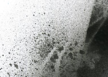 Soyut grafiti arkaplanı. Hava fırçası efektli duvar kâğıdı. Beyaz kağıda siyah akrilik boya dokusu. Dağınık çamur sanatı. Makro sprey boya. El yapımı grunge arka plan