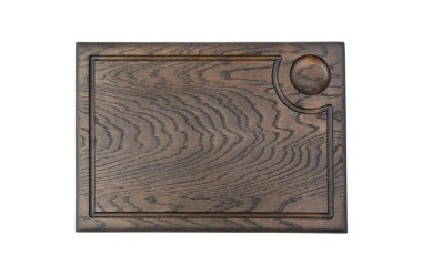 Beyaz zemin üzerinde doğal ahşaptan yapılmış dikdörtgen kesme tahtası.