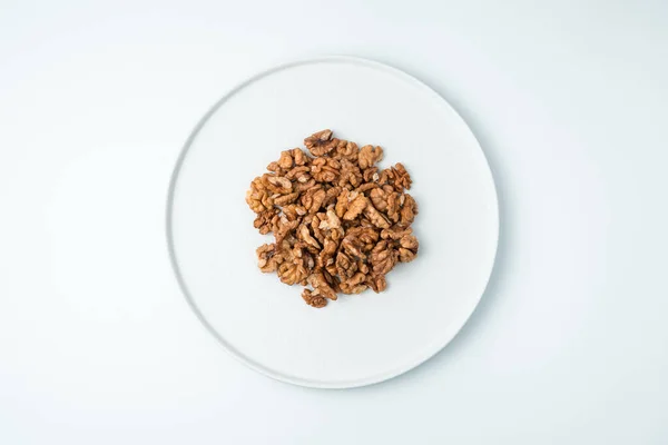 Walnuts peeled on a white background. The view from the top. — Stock Photo, Image