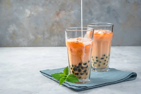 Faire Thé Avec Tapioca Thé Bulles Sur Fond Gris Vue — Photo