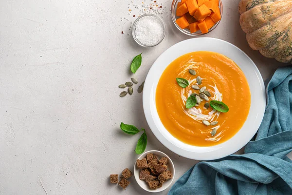 Sopa Calabaza Con Zanahorias Crema Sobre Fondo Gris Con Espacio — Foto de Stock