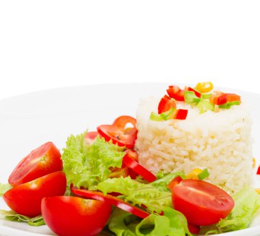 taze sebze salatası ile pirinç