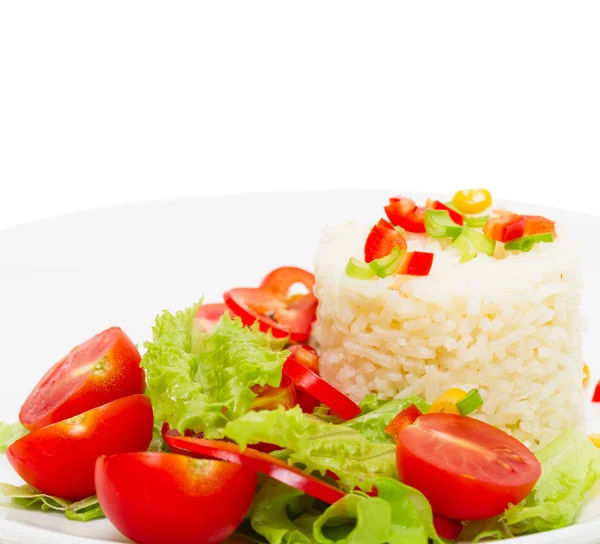 taze sebze salatası ile pirinç