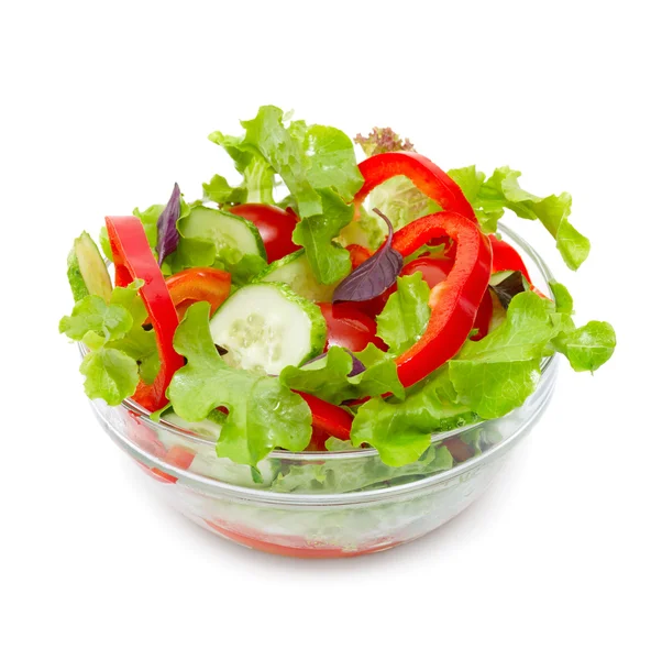 Salada de legumes frescos isolada em branco — Fotografia de Stock