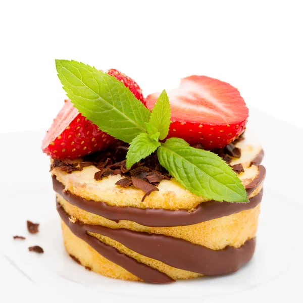 Mini çilek beyaz izole kek