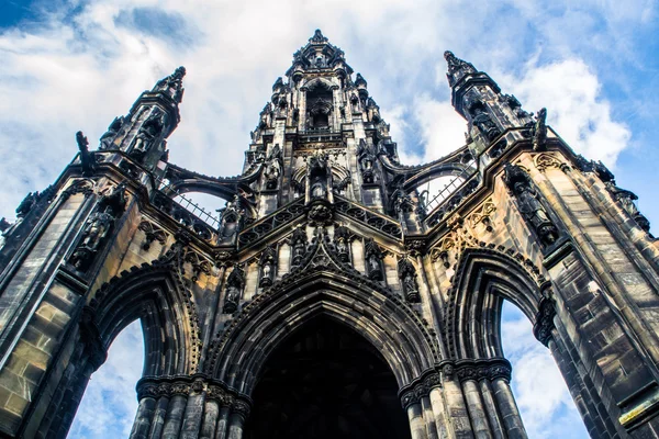 bir yazar için anıt 