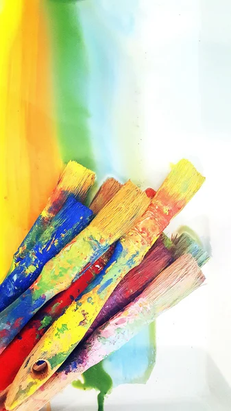 Akrilik Boyalı Renkli Fırça — Stok fotoğraf