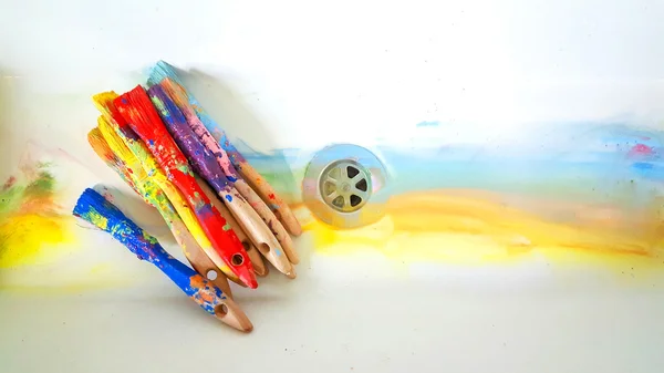 Akrilik Boyalı Renkli Fırça — Stok fotoğraf