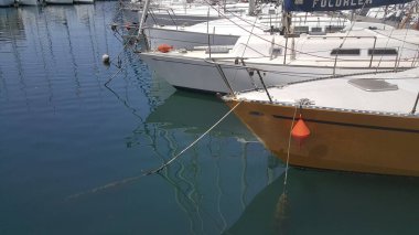 Palermo limanına demirlemiş tekneler. Yüksek kalite fotoğraf