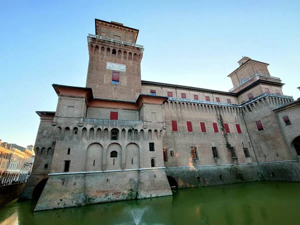 Paredes Externas Fosso Com Água Castelo Ferrara Foto Alta Qualidade — Fotografia de Stock