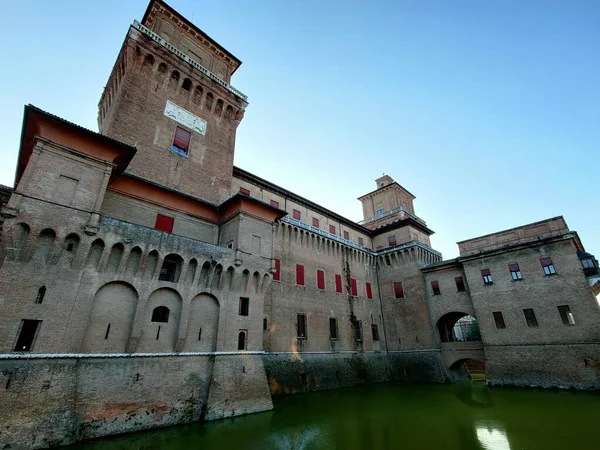 Paredes Externas Fosso Com Água Castelo Ferrara Foto Alta Qualidade — Fotografia de Stock