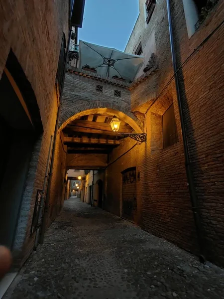 Callejón Calle Lateral Del Centro Ferrara Iluminada Por Luz Cálida — Foto de Stock