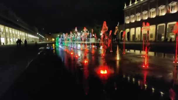 Reggio Emilia Tiyatro Vadilerinin Önündeki Zafer Meydanında Renk Çeşmesi — Stok video