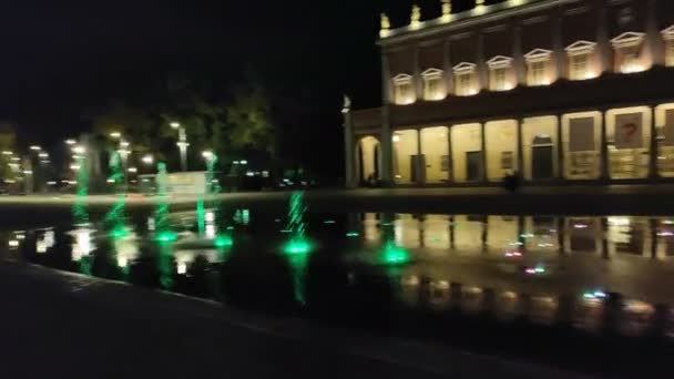 Reggio Emilia Seger Torg Framför Teatern Dalar Tricolor Lysande Fontän — Stockvideo