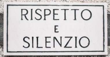 İtalyanca 'da sessizlik öğretir. Yüksek kalite fotoğraf