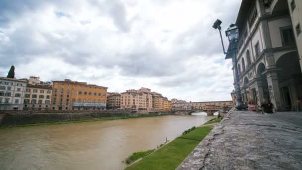 Arno River Med Ponte Vecchio Florens Italien Högkvalitativt Foto — Stockvideo