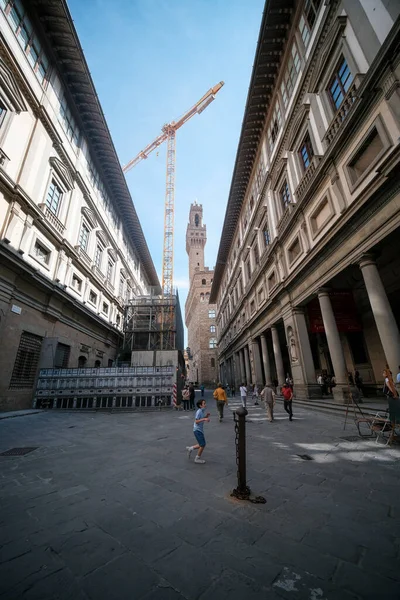 イタリア フィレンツェのガレリア デッリ ウフィツィ美術館とヴェッキオ宮殿の眺め 高品質の写真 — ストック写真