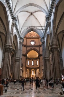 İtalya 'nın Floransa şehrinde bulunan Santa Maria del Fiore Katedrali' nin merkez nehrinin manzarası. Yüksek kalite fotoğraf