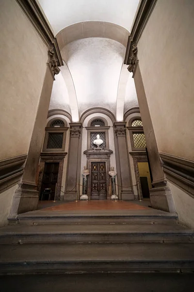 Θέα Από Σκάλα Που Οδηγεί Στη Γκαλερί Uffizi Στη Φλωρεντία — Φωτογραφία Αρχείου