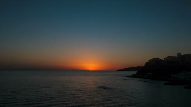 Прохід Сонця Над Морем Небом Змінюється Дня Ніч Пйомбіно Італія — стокове відео
