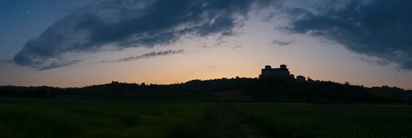 Burg Von Torrechiara Parma Panorama Bei Sonnenuntergang Hochwertiges Foto — Stockfoto