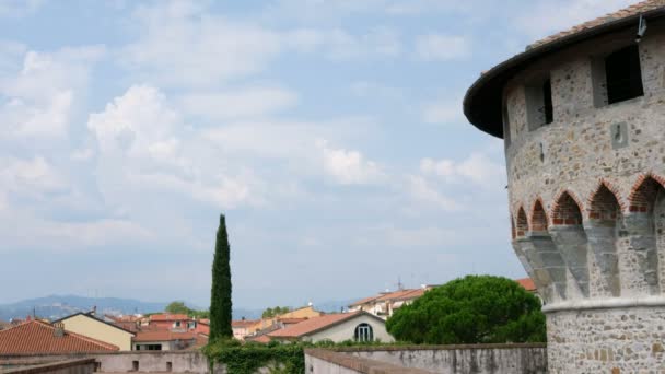 Pemandangan atap Sarzana dari Benteng Sarzanello di Liguria, Italia — Stok Video