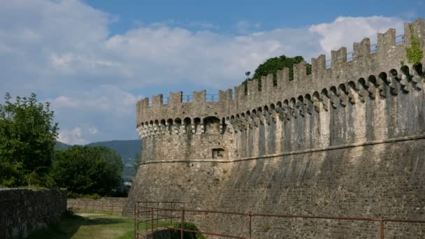 Real time footage of Sarzanello Fortress in Liguria, Włochy — Wideo stockowe