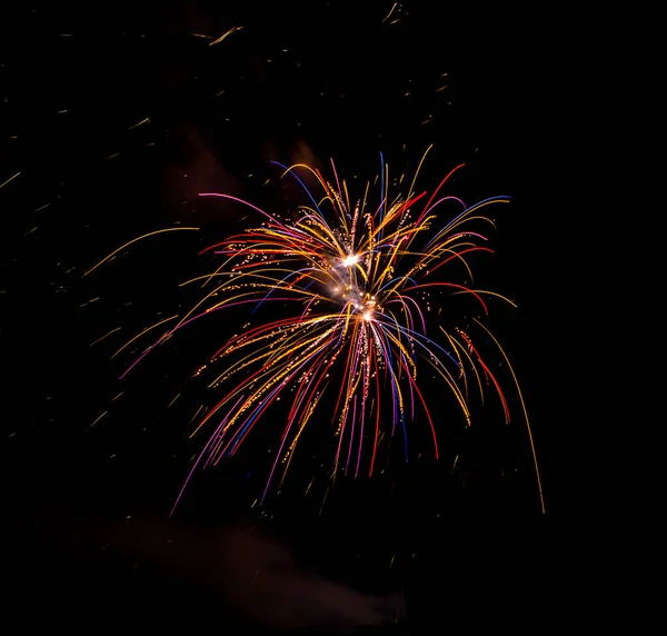 Bellissimi Fuochi Artificio Sfondo Cielo Nero Foto Alta Qualità — Foto Stock