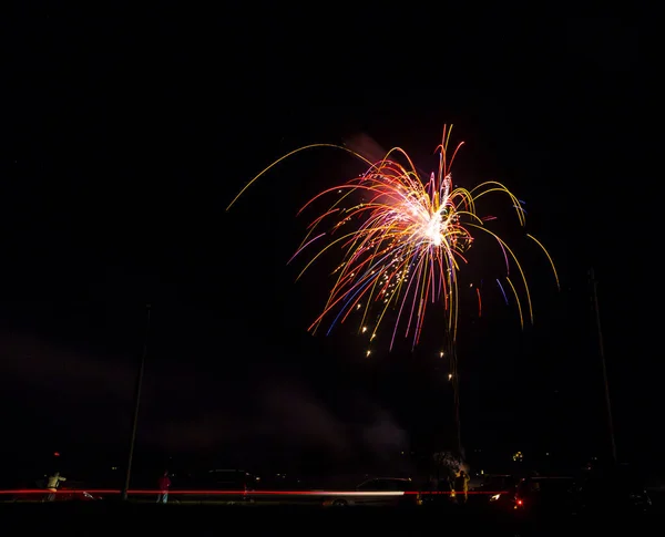 Schönes Feuerwerk Auf Schwarzem Himmel Hintergrund Foto Hoher Qualität — Stockfoto