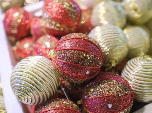 Vörös Arany Karácsonyfa Labdák Kiváló Minőségű Fénykép — Stock Fotó