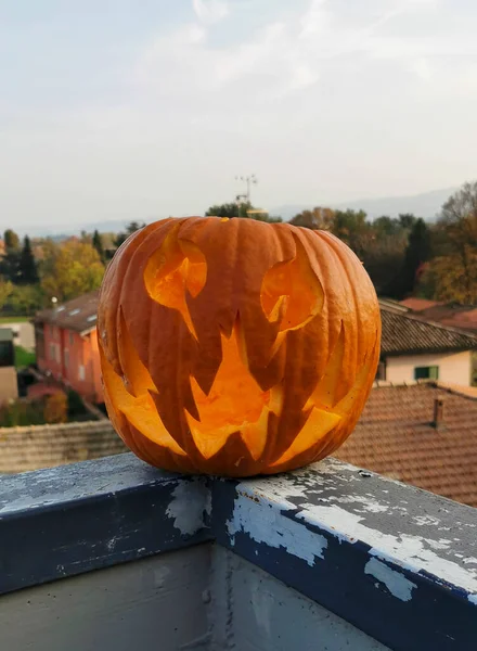 Étapes Citrouille Halloween Sculpture Avec Les Yeux Bouche Photo Haute — Photo